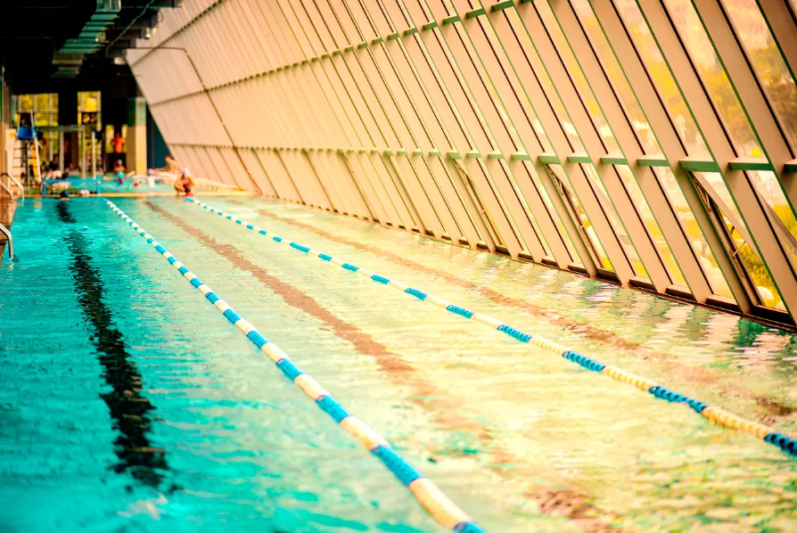 商州成人混凝土钢结构游泳池项目
